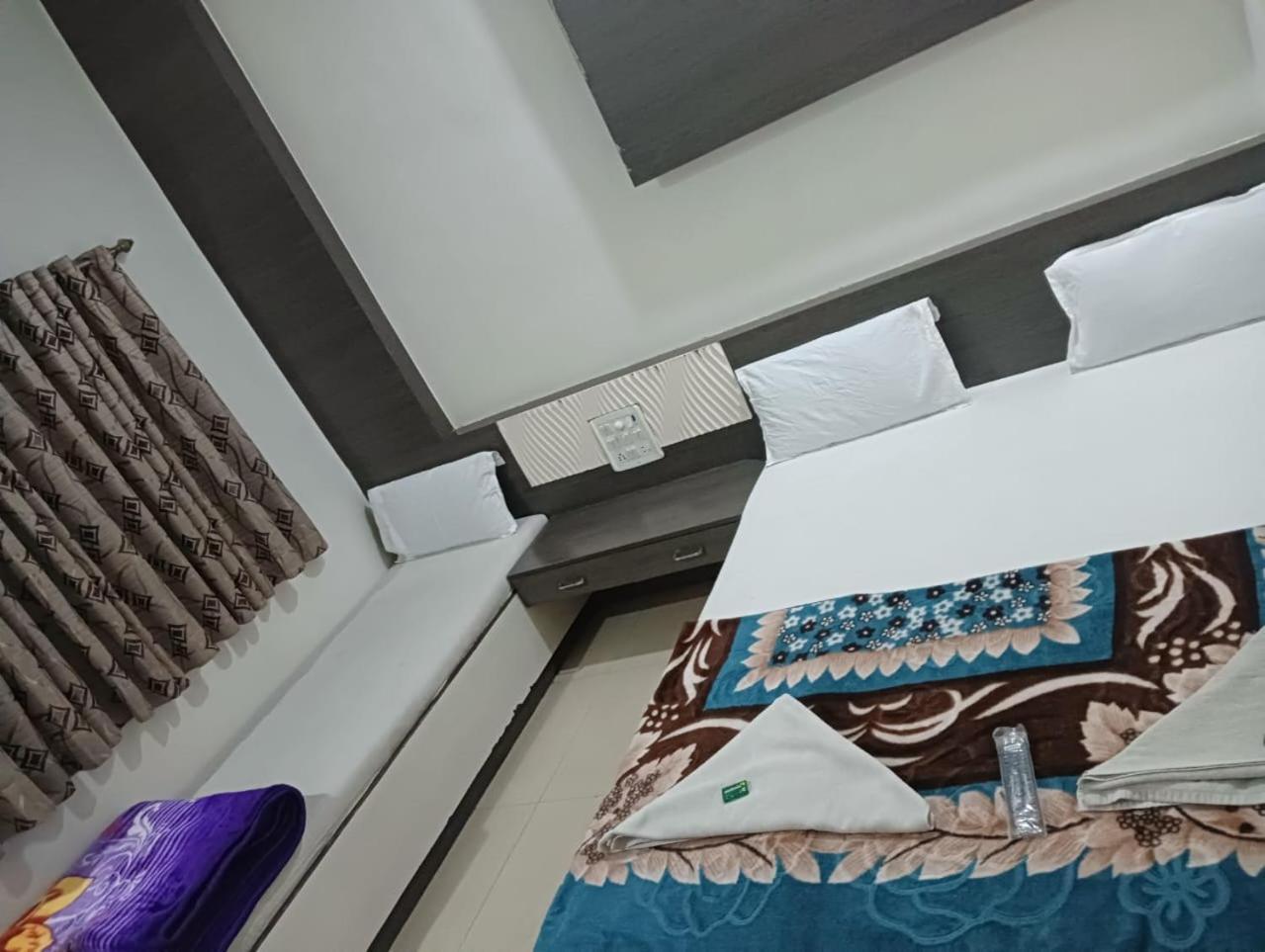 Hotel Shri Sai Darshan Širdi Exteriér fotografie