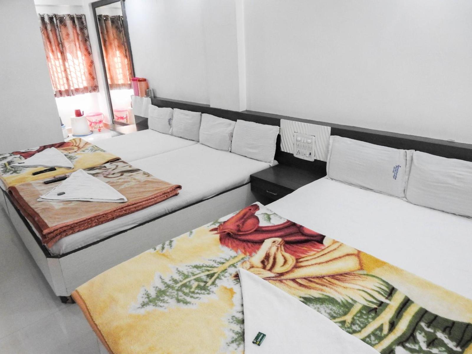 Hotel Shri Sai Darshan Širdi Exteriér fotografie